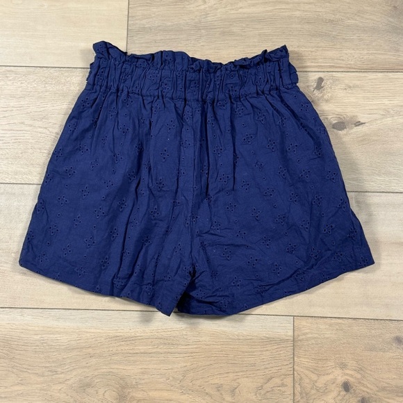 Mi Ami Women’s Paperbag Eyelet Tie Waist Shorts - Picture 5 of 7